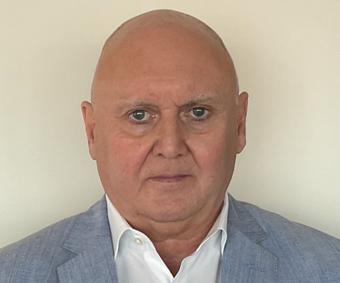 Special Articles by Luc Peeters